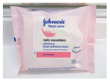 Johnson's Daily Essentials Refreshing Facial Cleansing Wipes